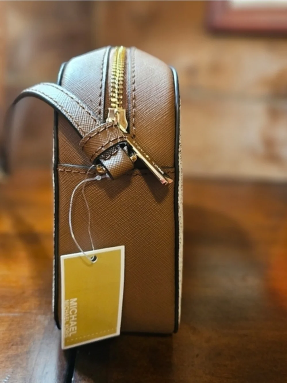Michael Kors Jet Set Signature Crossbody Bag in Vanilla/Acorn - Picture 6 of 8